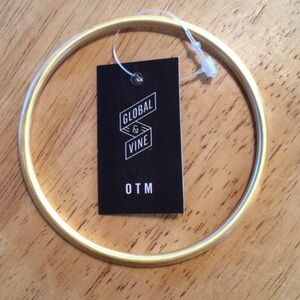 NWT Simple, Perfect, Elegant Bangle